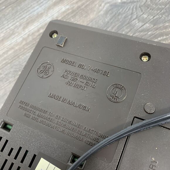 Vintage General Electric GE Model 7-4616B Two Wake Times FM/AM Alarm Clock Radio - Picture 8 of 8